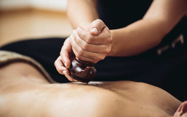 Massagem Lingam: saiba o que é, como funciona e os benefícios