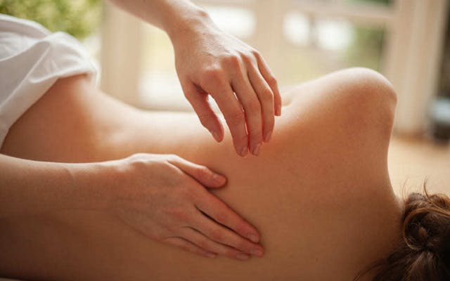 Massagem Sensitive: entenda o que é e quais os benefícios