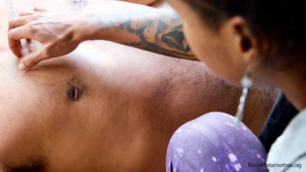 Massagem tântrica é sexo? Conheça o método e seus benefícios