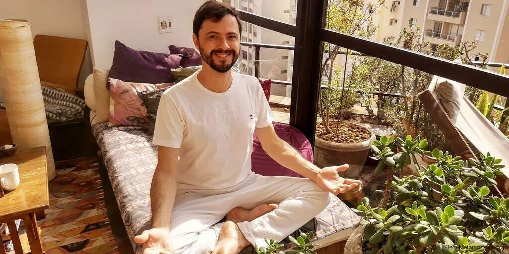 Ele abandonou informática e ensina como sexo vai além do orgasmo