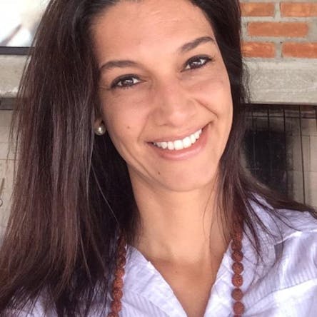Ariane - Prof de Massagem Tântrica - Palestrante Sexualidade Consciente - Especialista em Terapias Tântricas para Casais