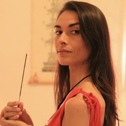 Bruna Ribeiro (Sagara Prem) - Te ajudo a alcançar uma vida em plenitude por meio do empoderamento de sua sexualidade e do som.