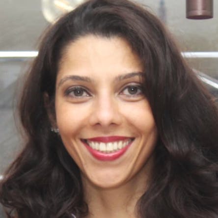 Cintia Hakima - Tenha uma experiência transformadora! Com a terapia corporal você experimentará toques, sensações e emoções, acessando sua melhor versão.